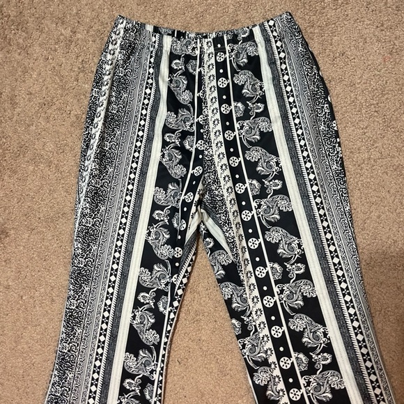 Black and white boho flared pants size Small - Picture 5 of 8